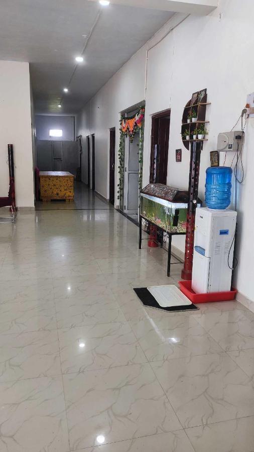 Oyo Lord Buddha Guest House Горакпур Екстериор снимка