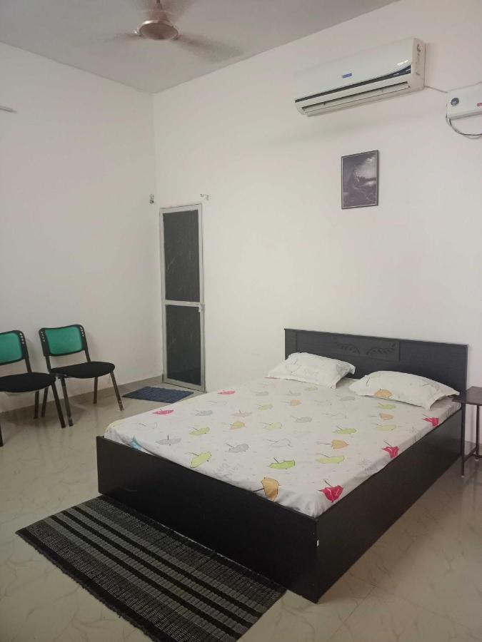 Oyo Lord Buddha Guest House Горакпур Екстериор снимка