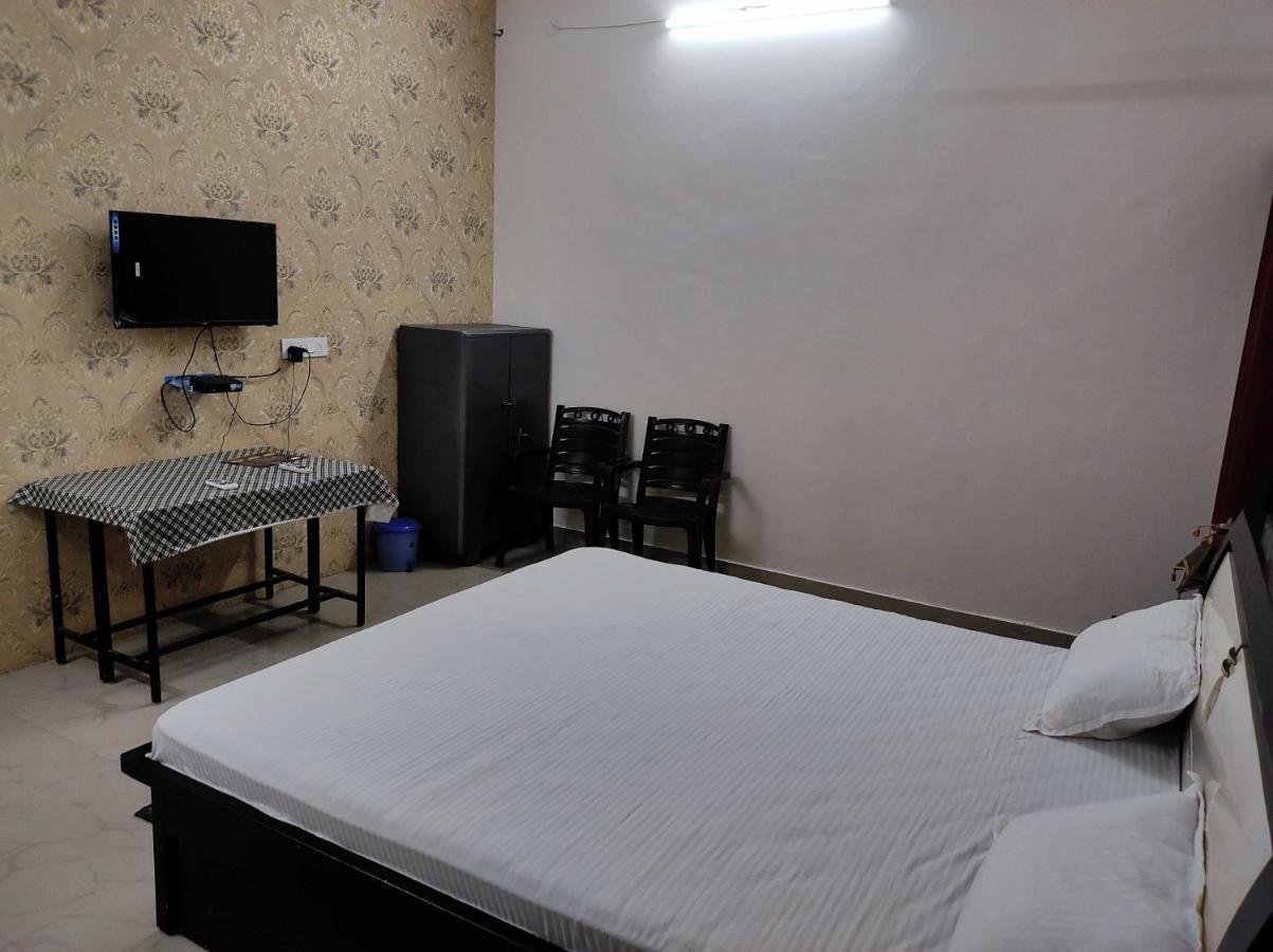 Oyo Lord Buddha Guest House Горакпур Екстериор снимка