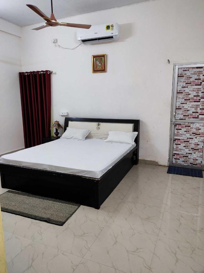 Oyo Lord Buddha Guest House Горакпур Екстериор снимка