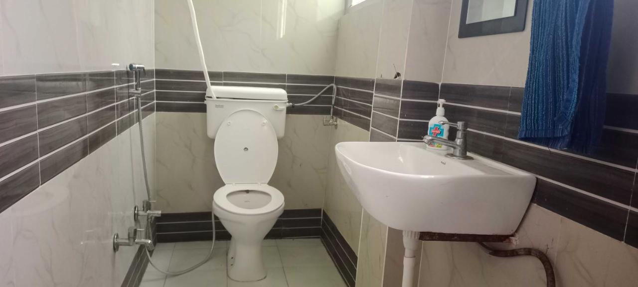 Oyo Lord Buddha Guest House Горакпур Екстериор снимка