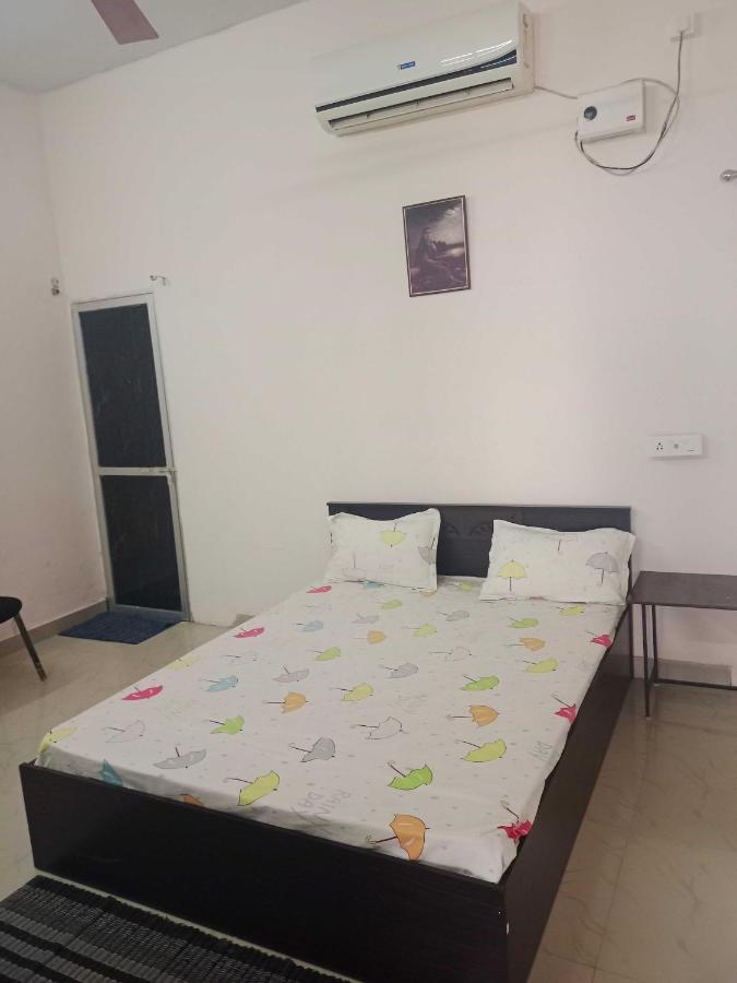 Oyo Lord Buddha Guest House Горакпур Екстериор снимка