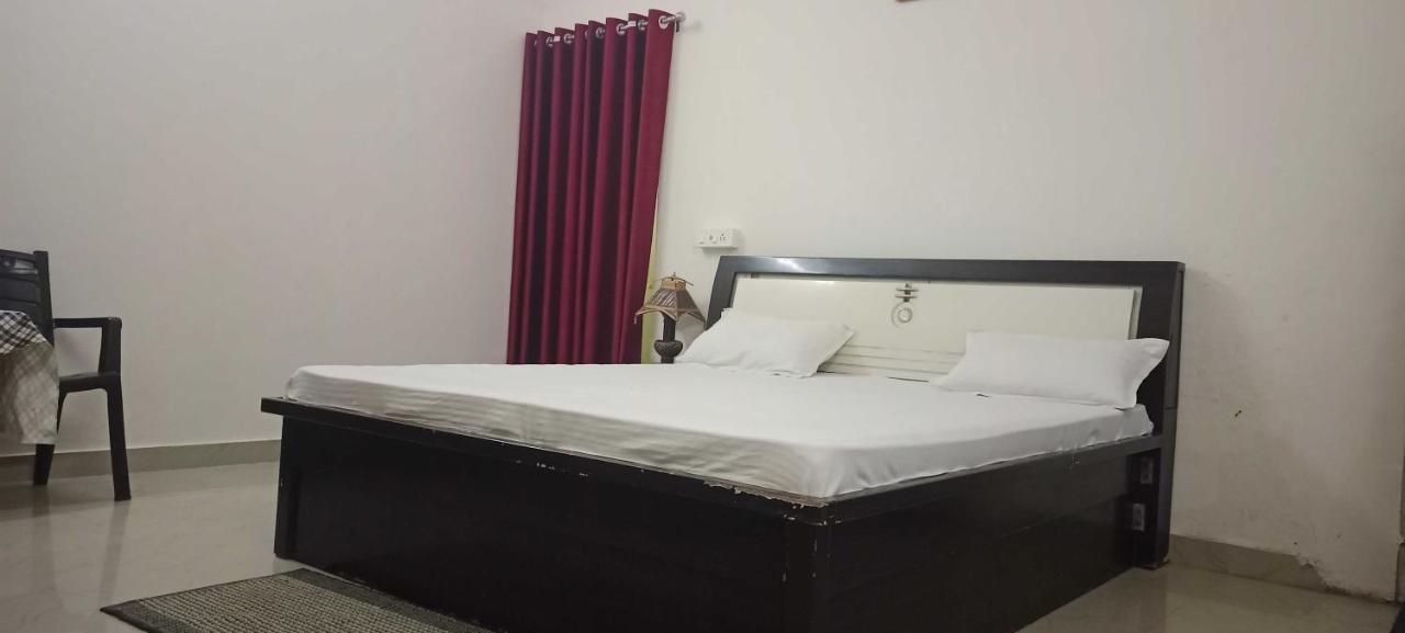 Oyo Lord Buddha Guest House Горакпур Екстериор снимка
